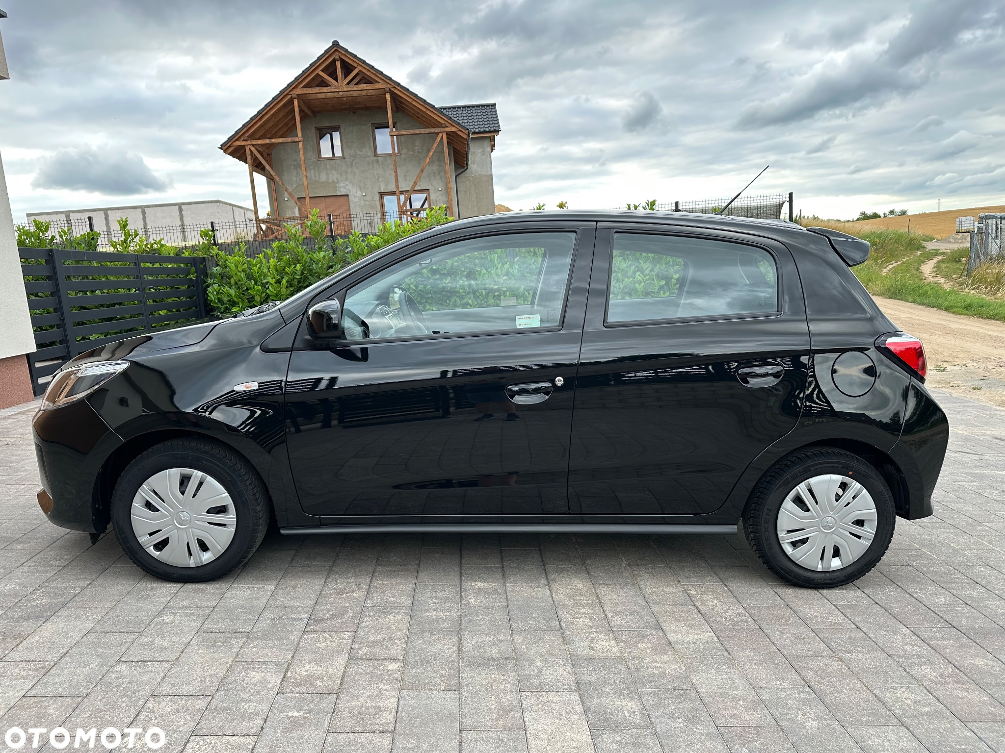 Mitsubishi Space Star 1.2 AS&G Intense - 4