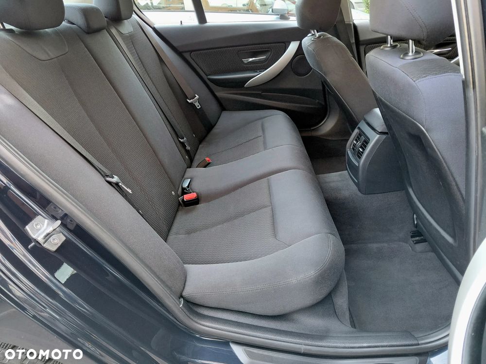 BMW Seria 3 318d Luxury Line - 10