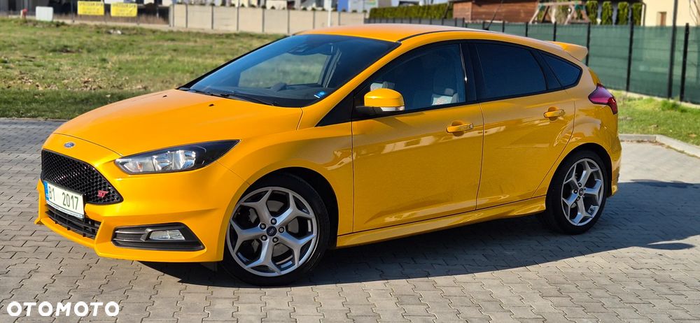 Ford Focus 2.0 EcoBoost ST mit Leder-Exclusiv-Paket - 32