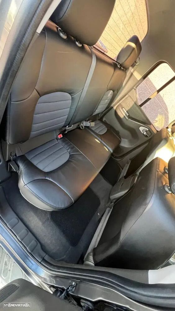 Nissan Navara 2.5 dCi CD Pilot Hi-Tech - 10