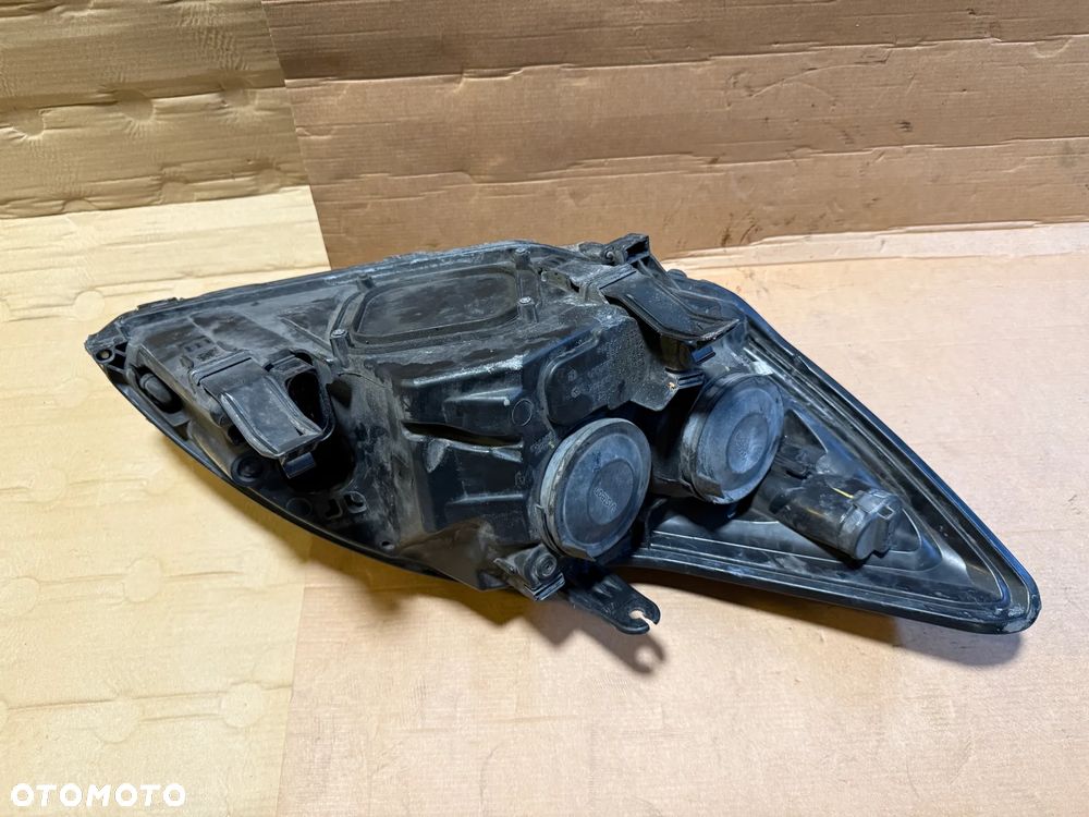 Lampa lewa Ford Focus II lift ciemna 8M51-13W030-CF OE - 3