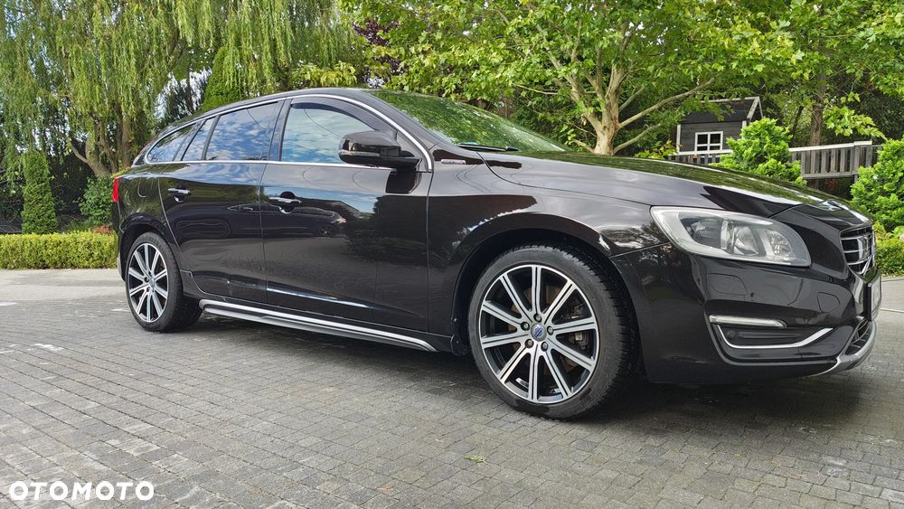 Volvo V60 D6 AWD Plug-in Hybrid Summum - 24