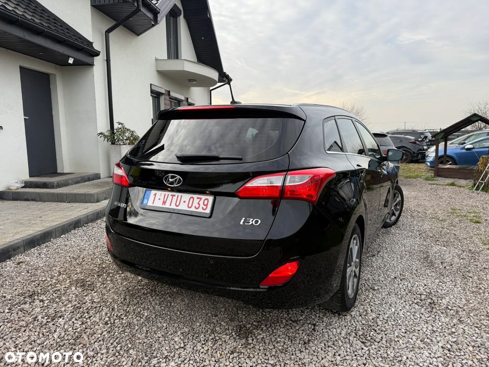 Hyundai i30 blue Kombi 1.6 GDi Passion - 38
