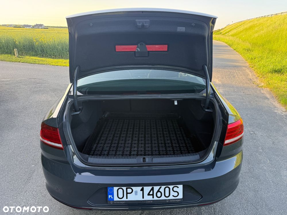 Volkswagen Passat 2.0 TDI SCR Comfortline - 17