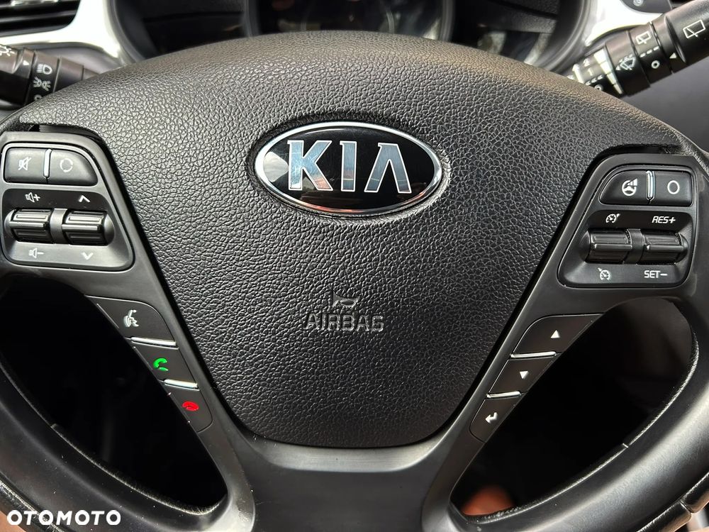 Kia Ceed - 11