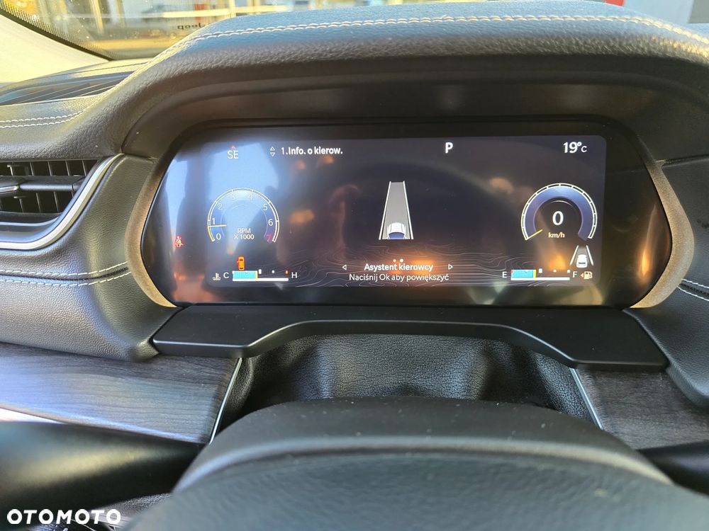 Jeep Grand Cherokee - 28