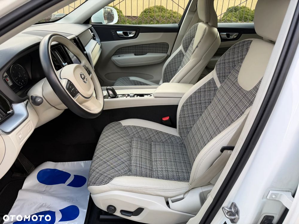 Volvo XC 60 B4 D AWD Momentum Pro - 10