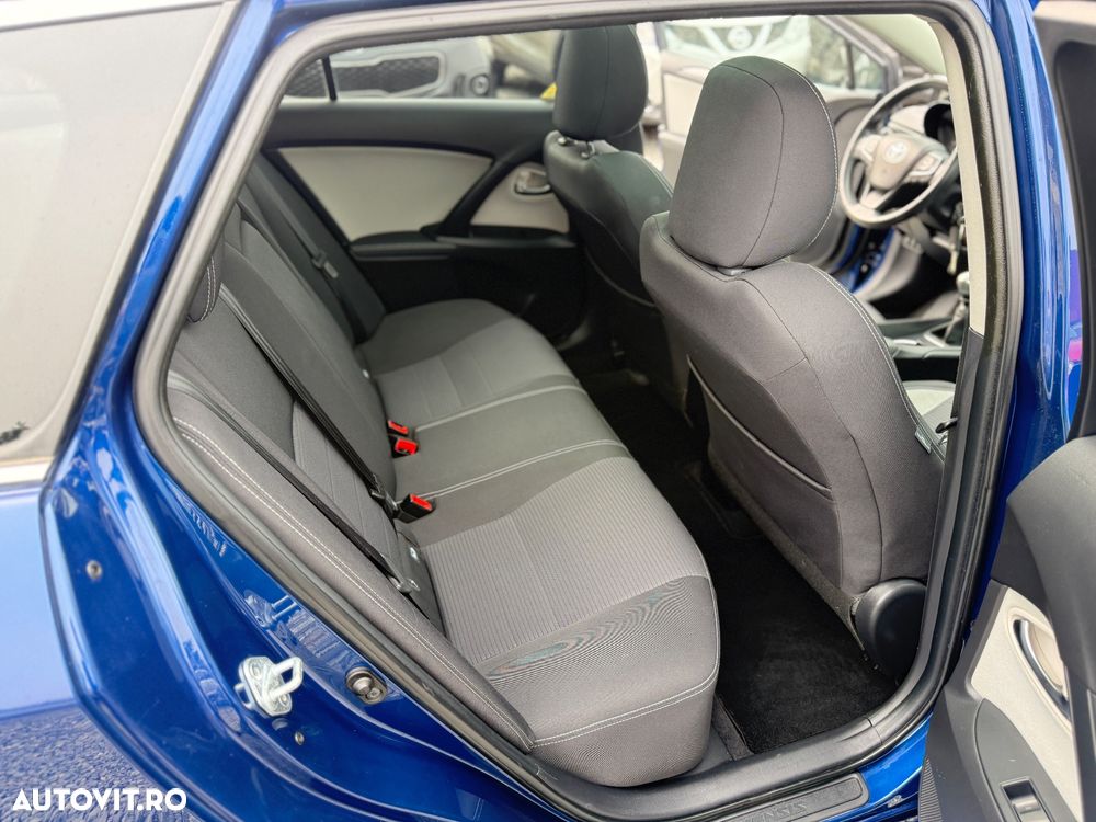 Toyota Avensis 2.0 D-4D Executive - 9