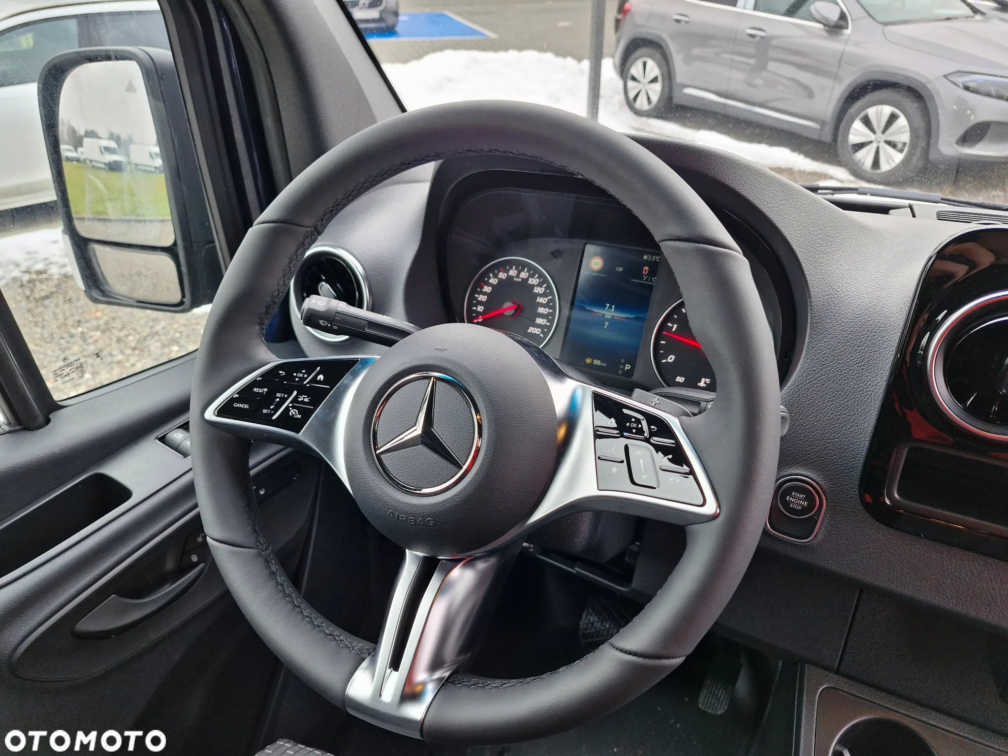 Mercedes-Benz Sprinter 319 - 17