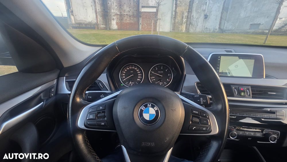 BMW X1 sDrive18d Aut. xLine - 32