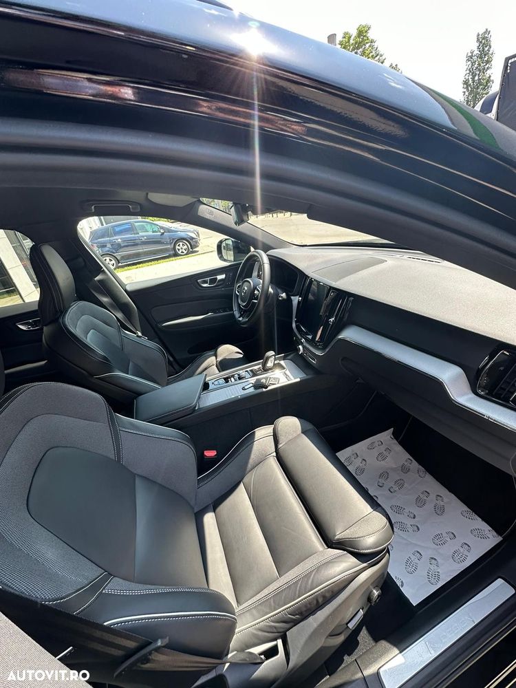 Volvo XC 60 B4 MHEV AWD R-Design - 10