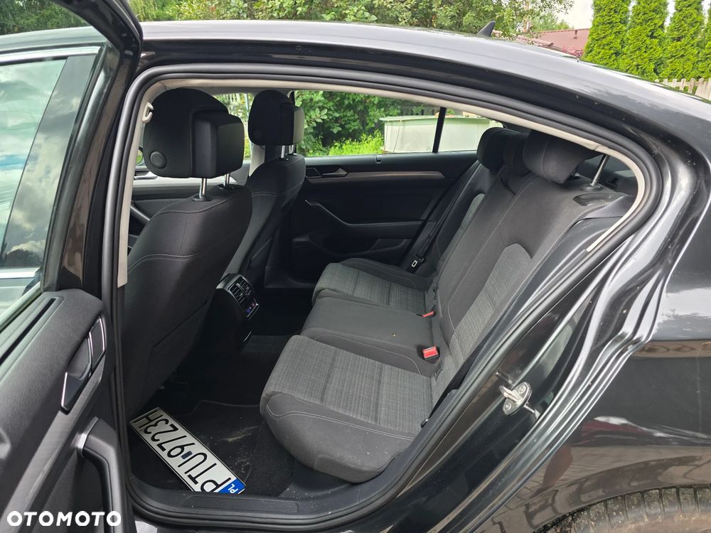 Volkswagen Passat - 15