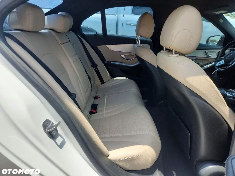 Mercedes-Benz Klasa C 300 4Matic 9G-TRONIC AMG Line - 9