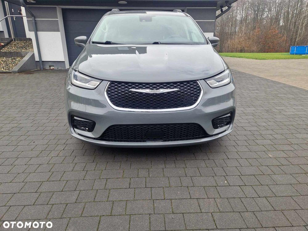 Chrysler Pacifica - 12