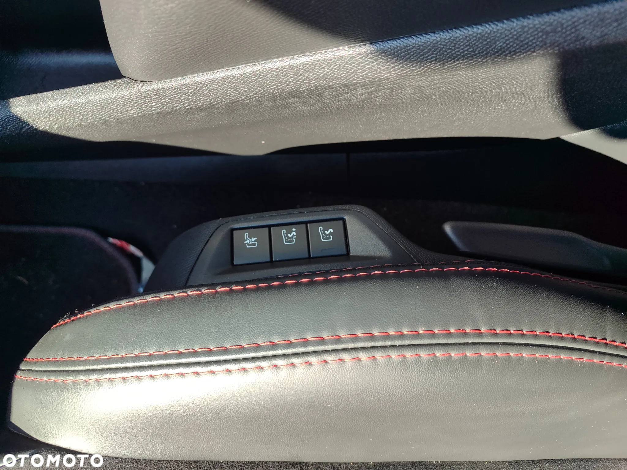 Peugeot 308 1.6 e-THP GT S&S - 29
