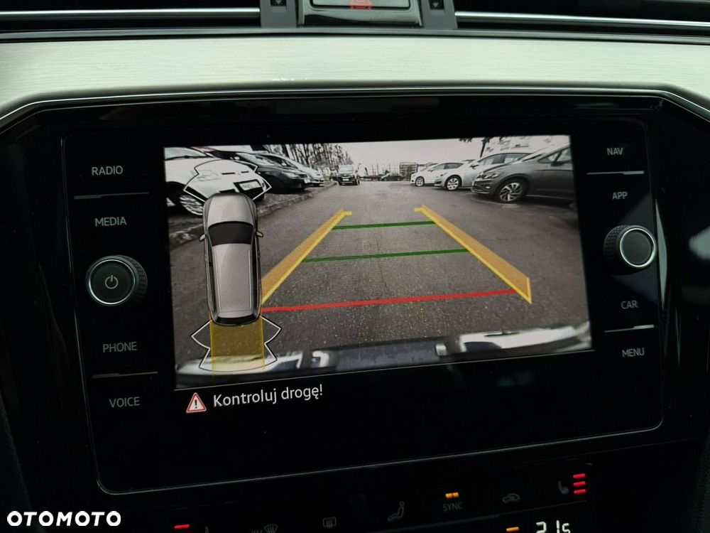 Volkswagen Passat - 20