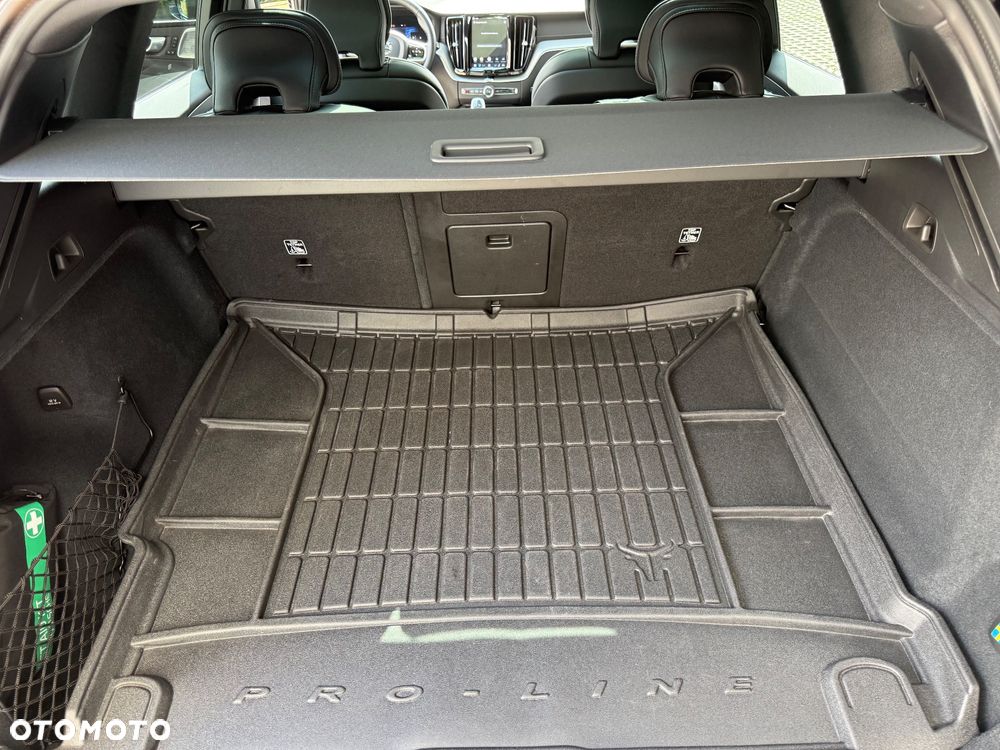 Volvo XC 60 B5 B AWD Ultra Black Edition - 16