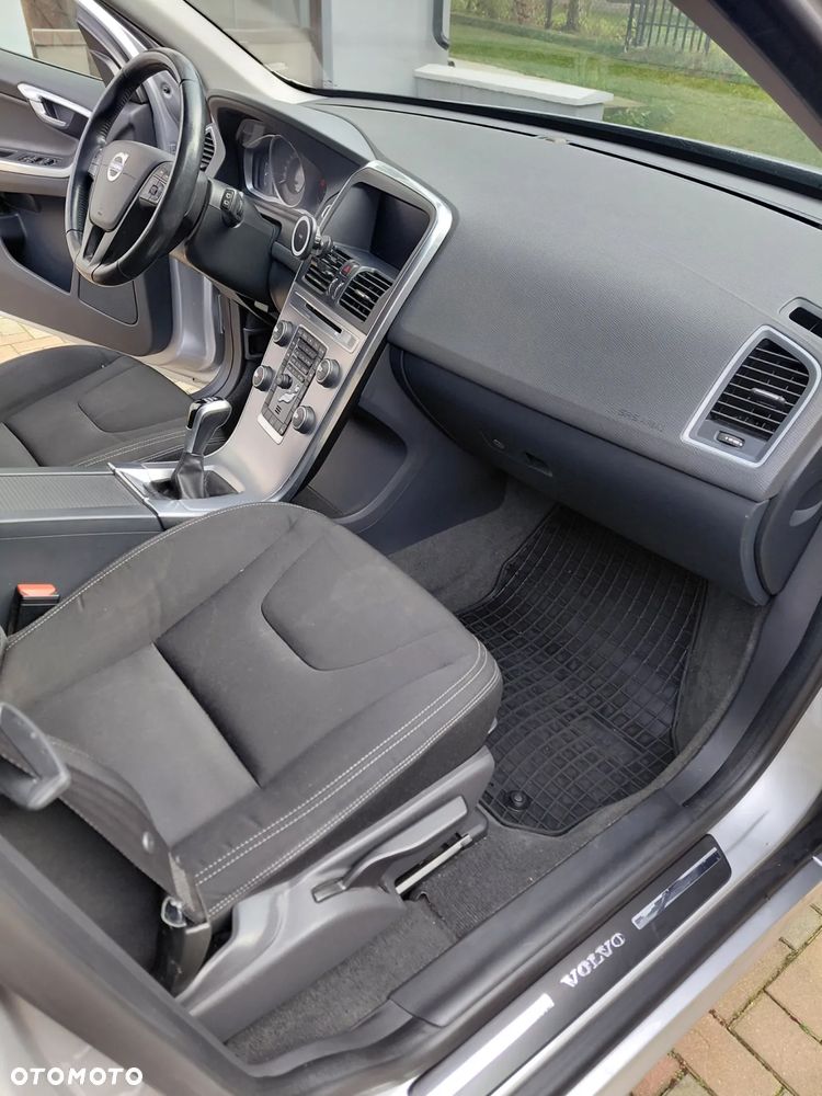 Volvo XC 60 D3 Drive-E Momentum - 8