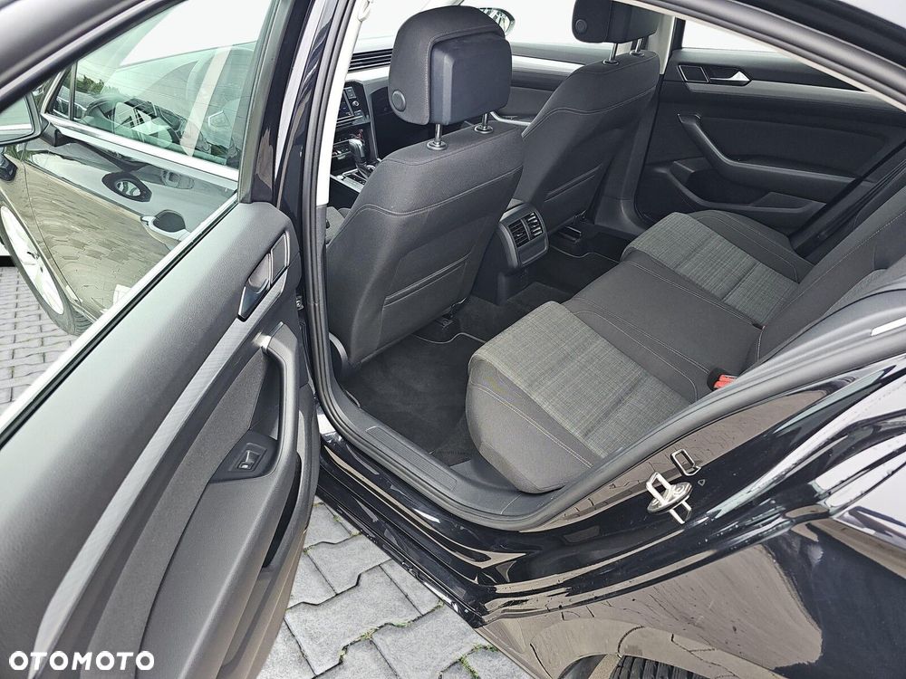 Volkswagen Passat - 29