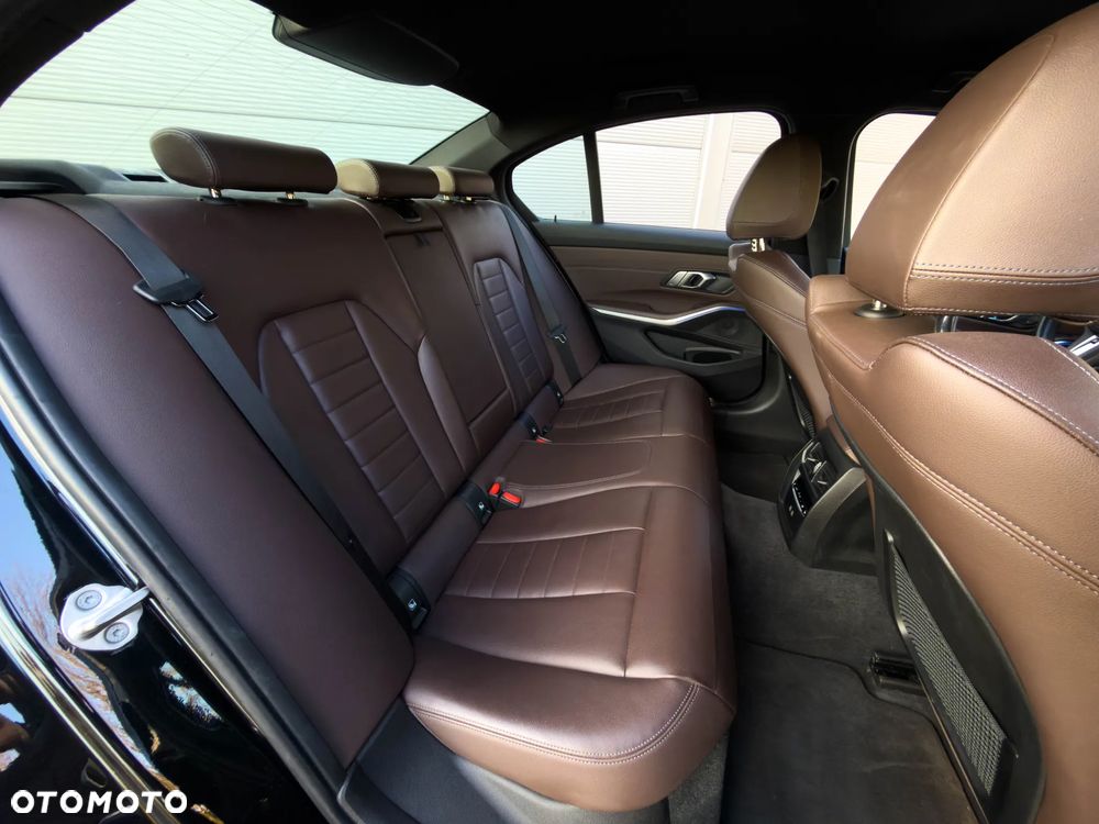 BMW Seria 3 320d xDrive M Sport Shadow - 16