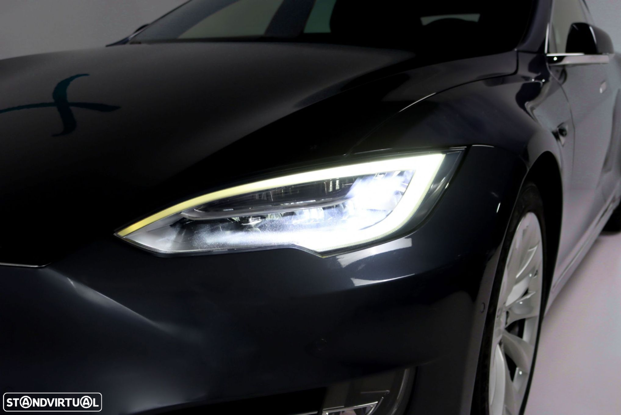 Tesla Model S - 12