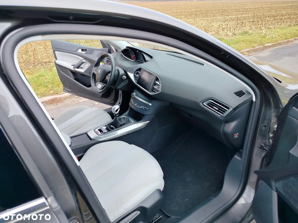 Peugeot 308 PureTech 130 Stop & Start Allure - 17