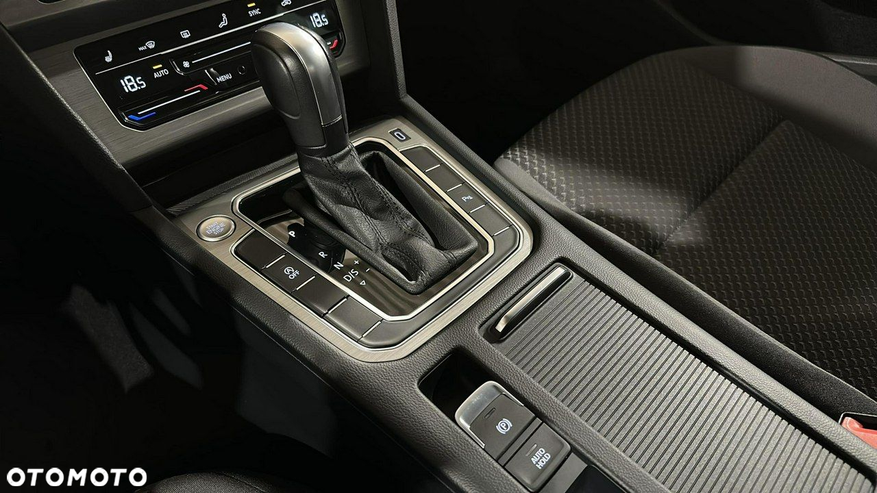 Volkswagen Passat - 17