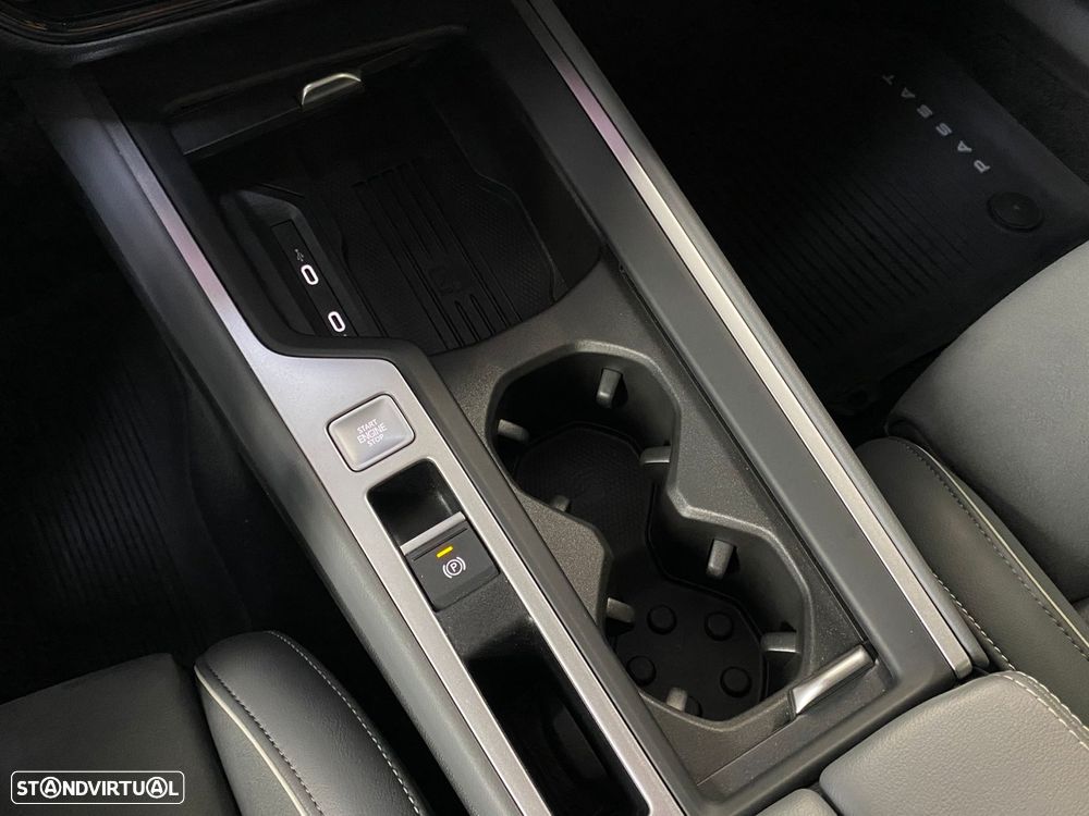 VW Passat Variant 2.0 TDi Business DSG - 22