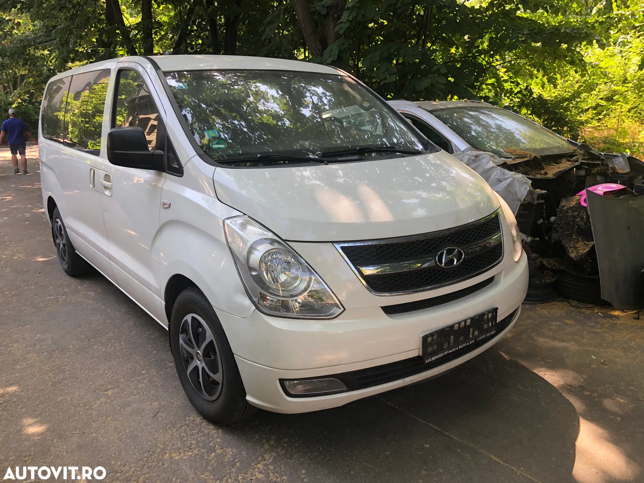 Dezmembrez Hyundai H1 alb 2011 diesel - 12