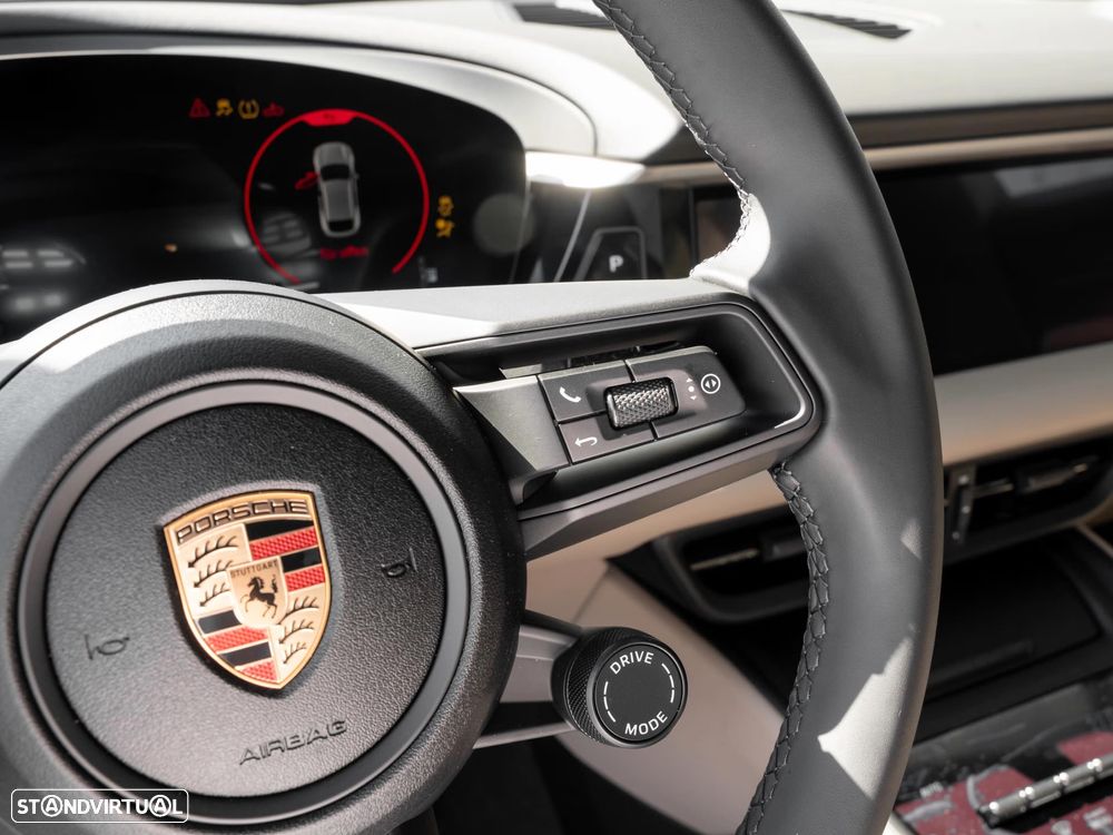 Porsche Macan Electric 4 - 21