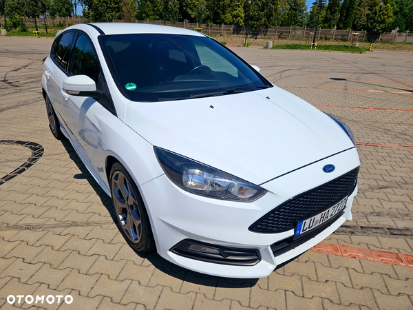 Ford Focus 2.0 TDCi ST mit Leder-Sport-Paket