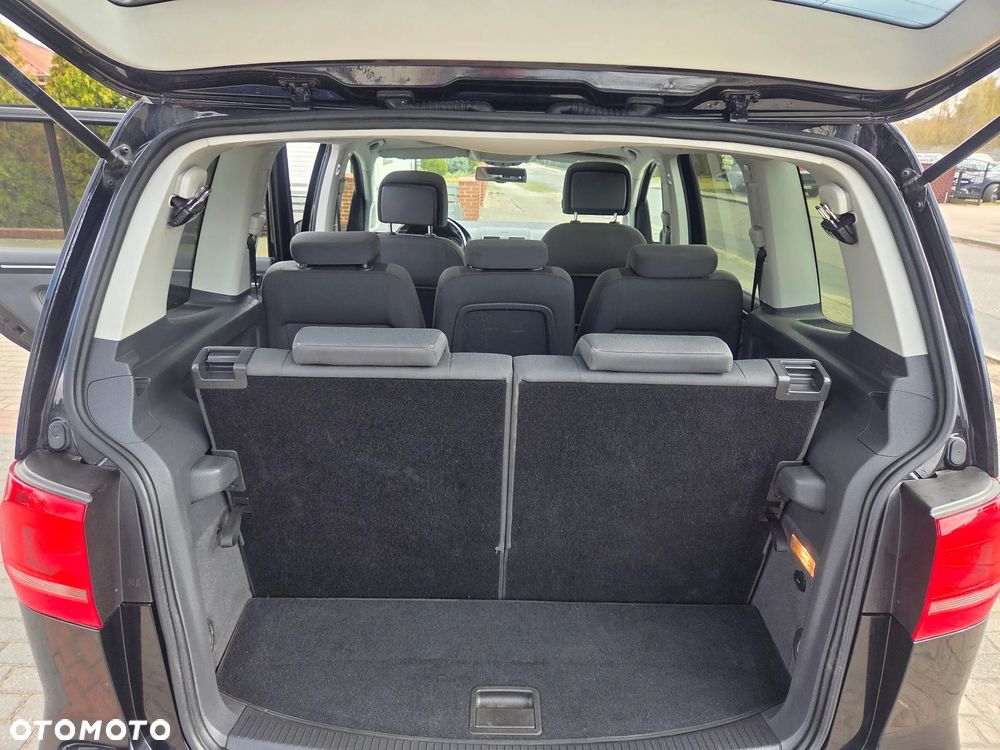 Volkswagen Touran - 17