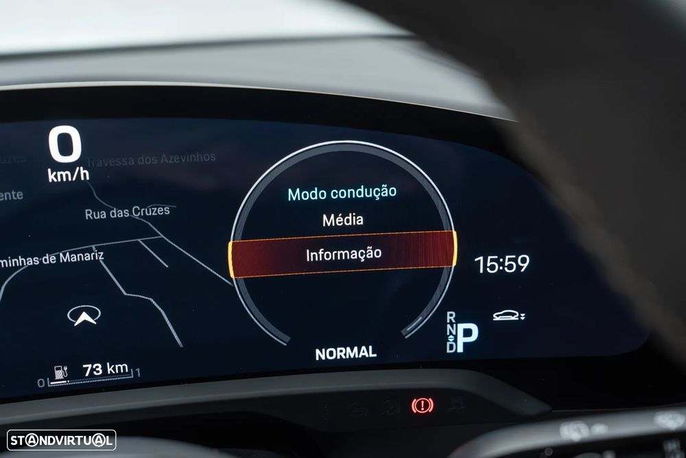 Porsche Taycan Cross Turismo 4 - 36