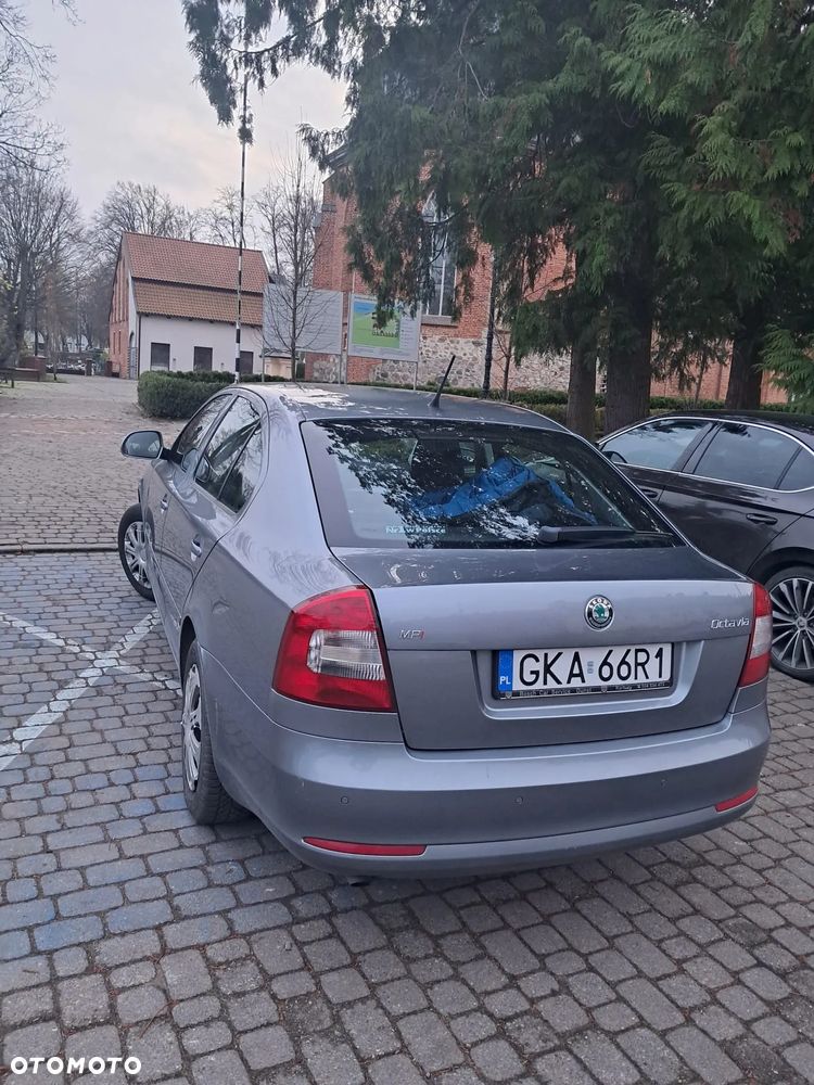 Skoda Octavia 1.6 Ambiente - 2