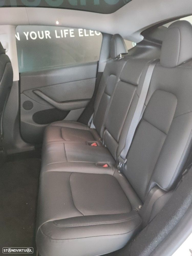 Tesla Model Y Long Range RWD — fotografia 8