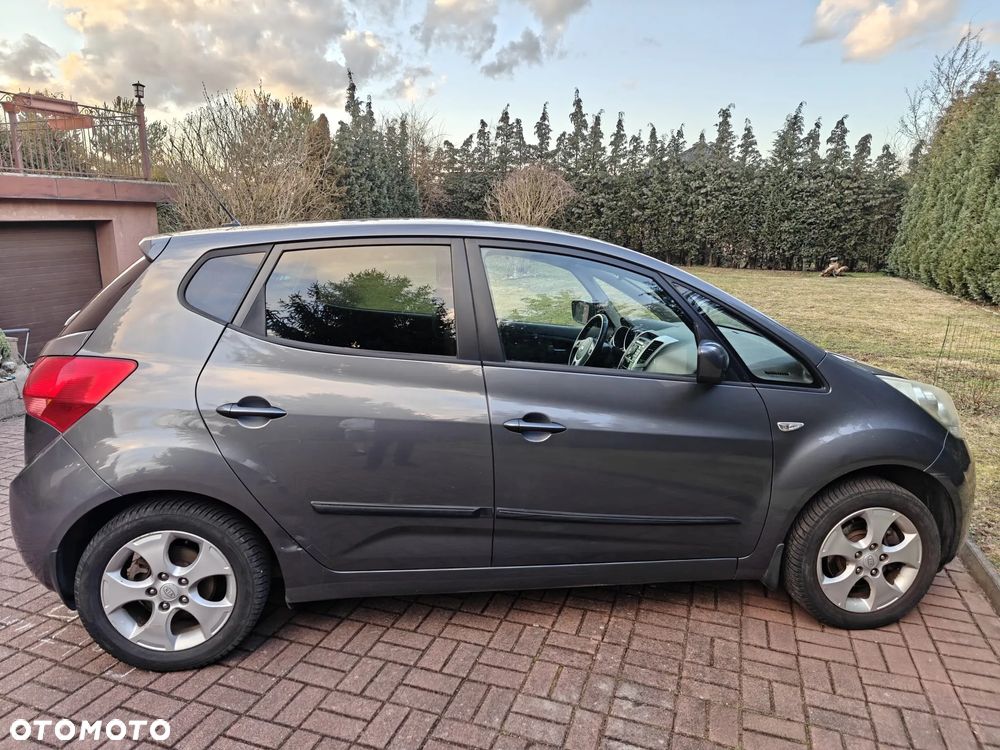 Kia Venga - 8