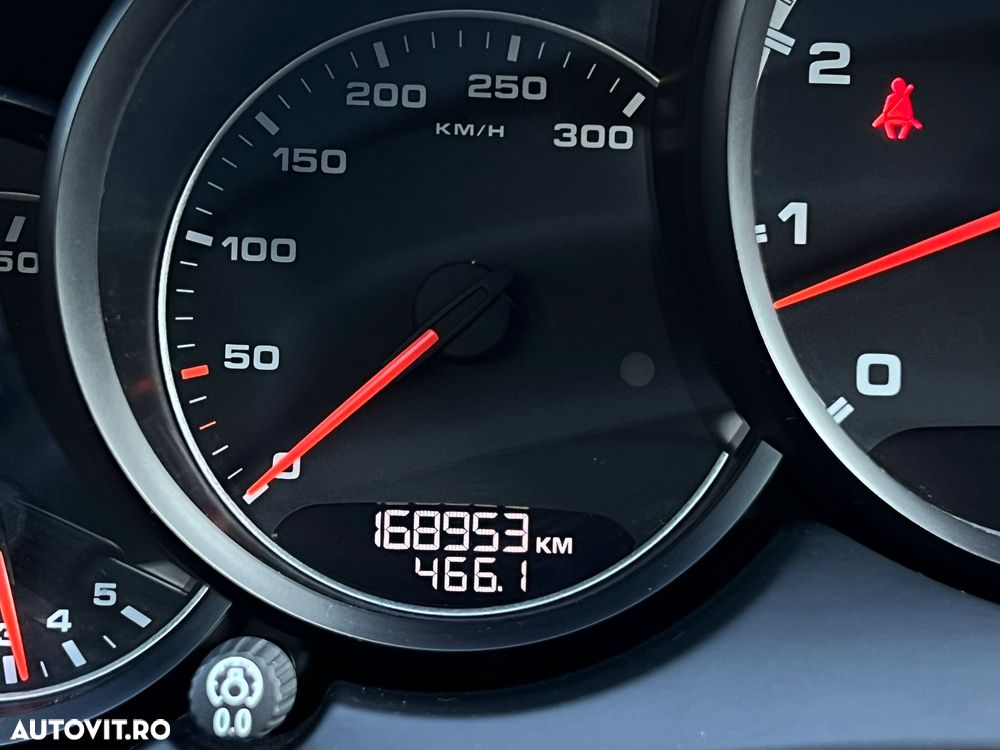 Porsche Cayenne Turbo V8 4.8L Aut. - 8
