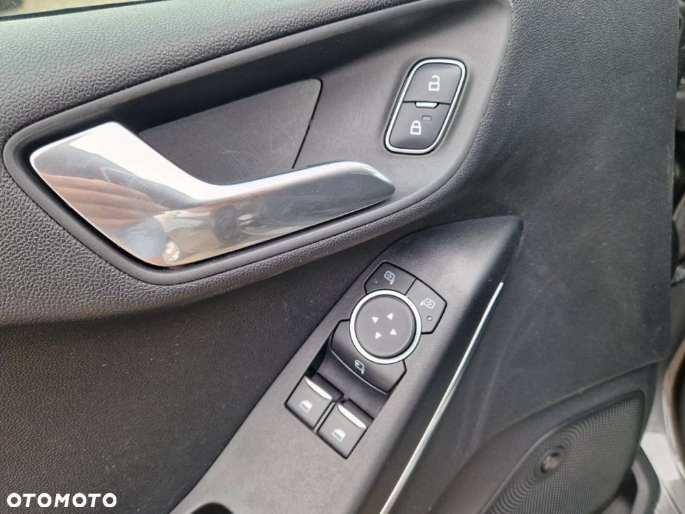 Ford Fiesta 1.0 EcoBoost S&S TITANIUM - 9
