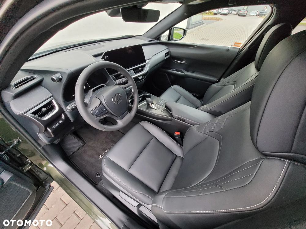 Lexus UX 300h F Sport Design - 3