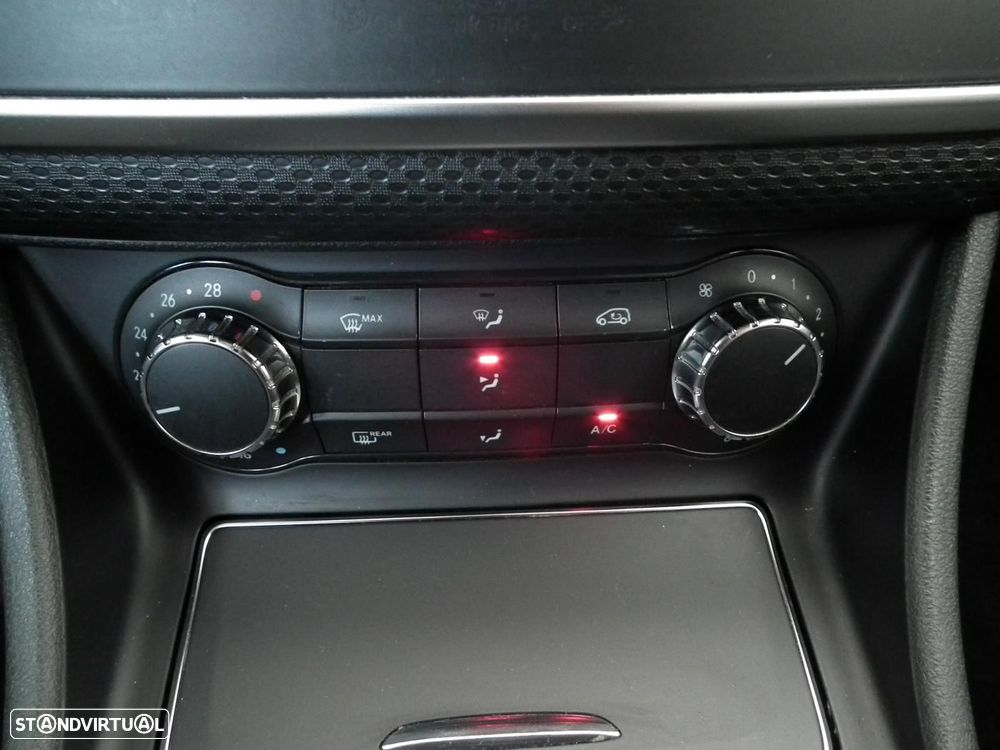 Mercedes-Benz A 180 d AMG Line - 21
