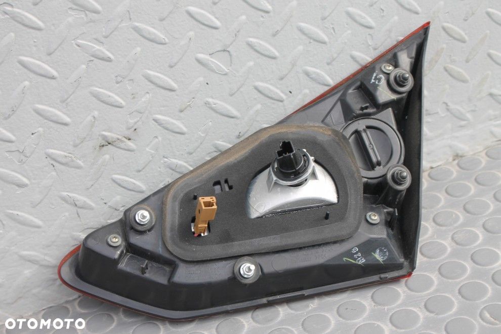 LAMPA W KLAPĘ LEWY TYŁ LEWA TYLNA NISSAN PULSAR 14-18 - 6