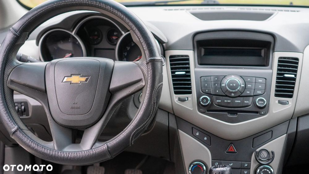 Chevrolet Cruze 1.6 LS - 2