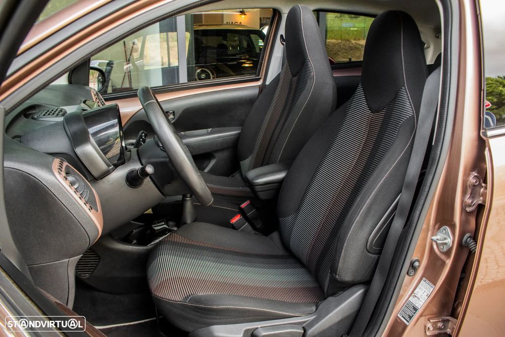 Peugeot 108 1.2 PureTech Top! Allure - 25