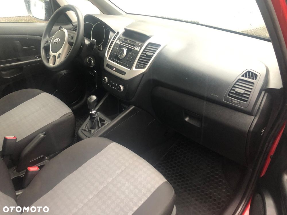 Kia Venga - 7