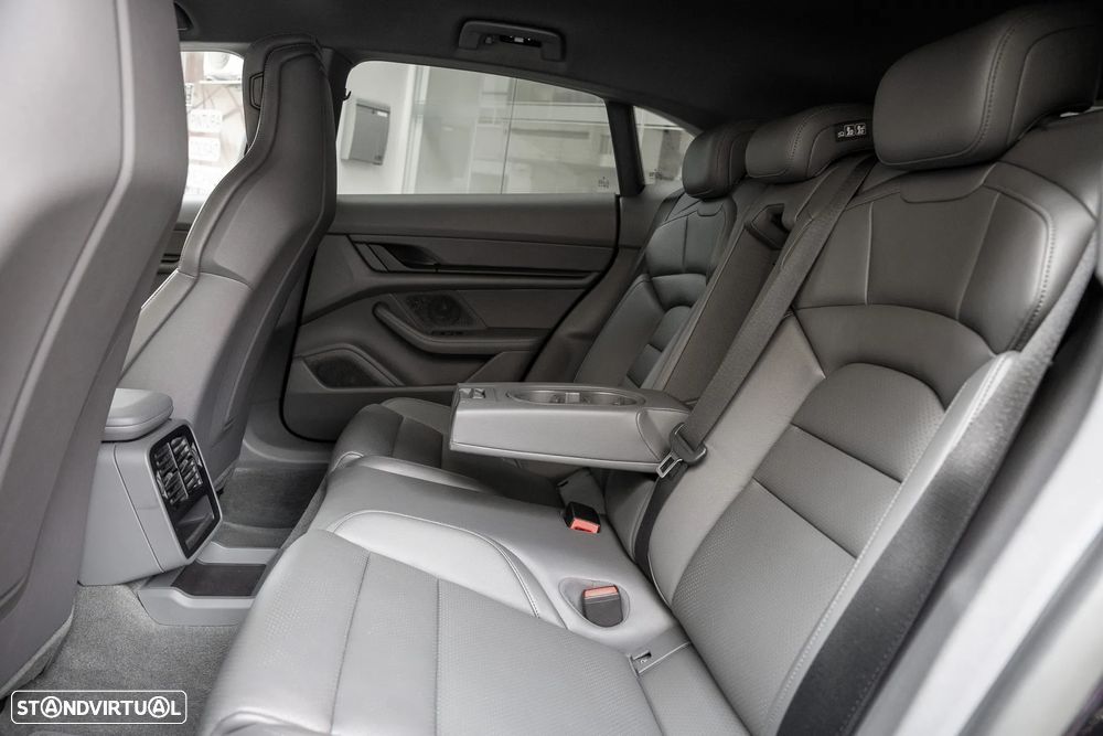Porsche Taycan Sport Turismo Standard - 25