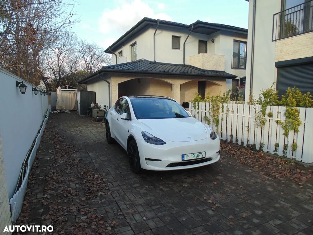 Tesla Model Y - 2