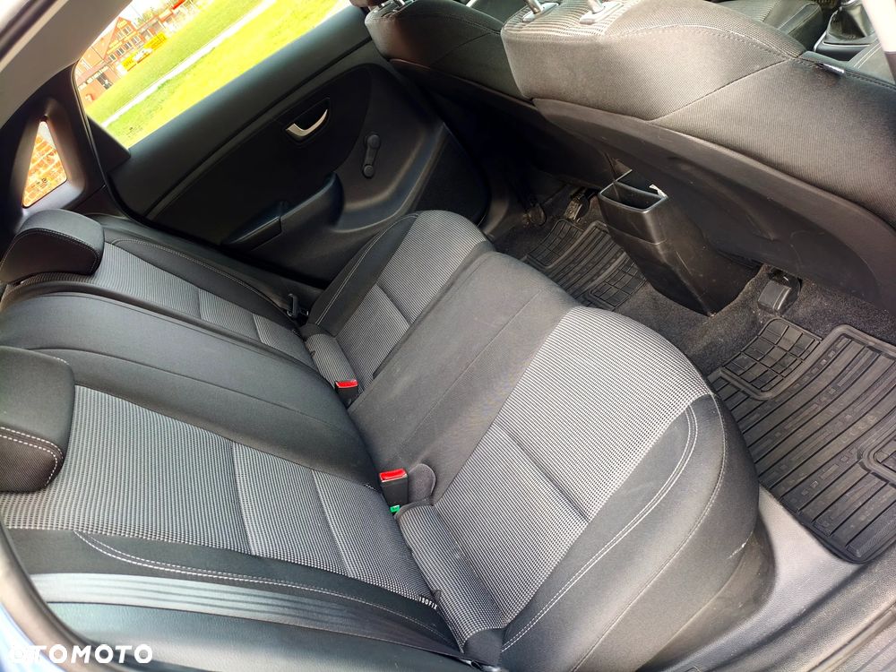 Hyundai i30 1.4 CRDi Classic + - 15