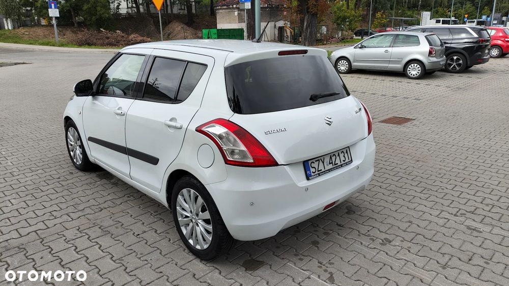 Suzuki Swift 2015 photo 2