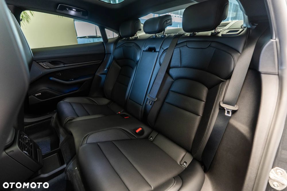 Porsche Taycan 105kWh 4S Black Edition - 12