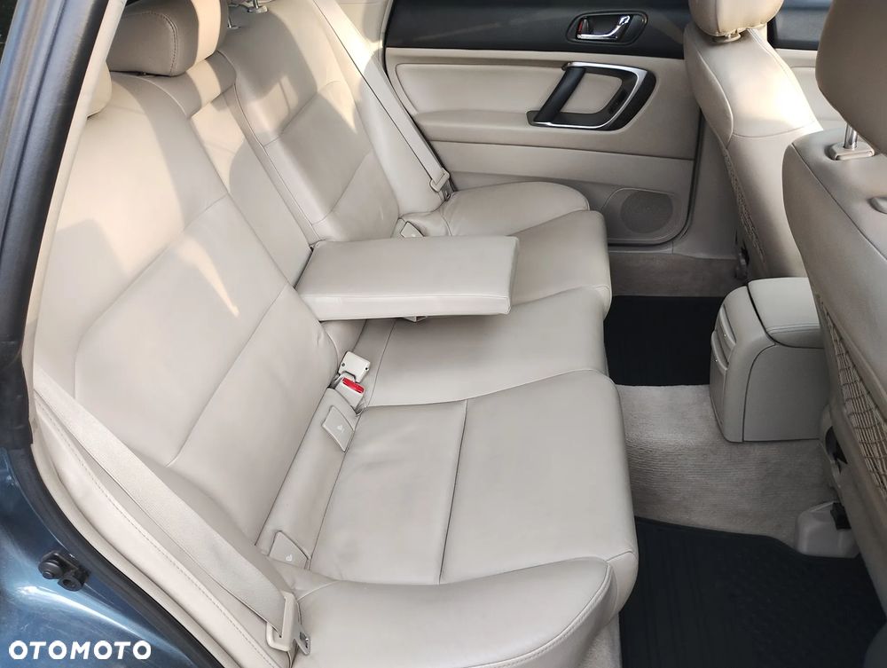 Subaru Outback 3.0 H6 - 22